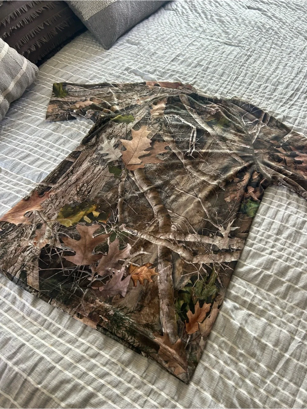 Cabela's Men's Short Sleeve Camouflage Tee in Brown and Green
